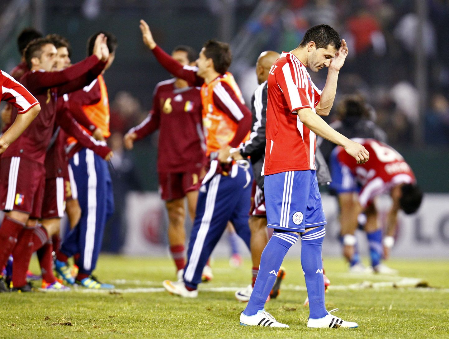 Paraguay mängija Antolin Alcarazi reaktsioon pärast valusat kaotust.