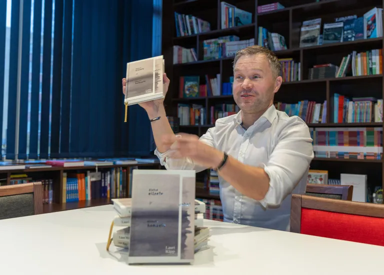 Lauri Räpp sai trükikojast uue raamatu ja alustab esitlustuuri