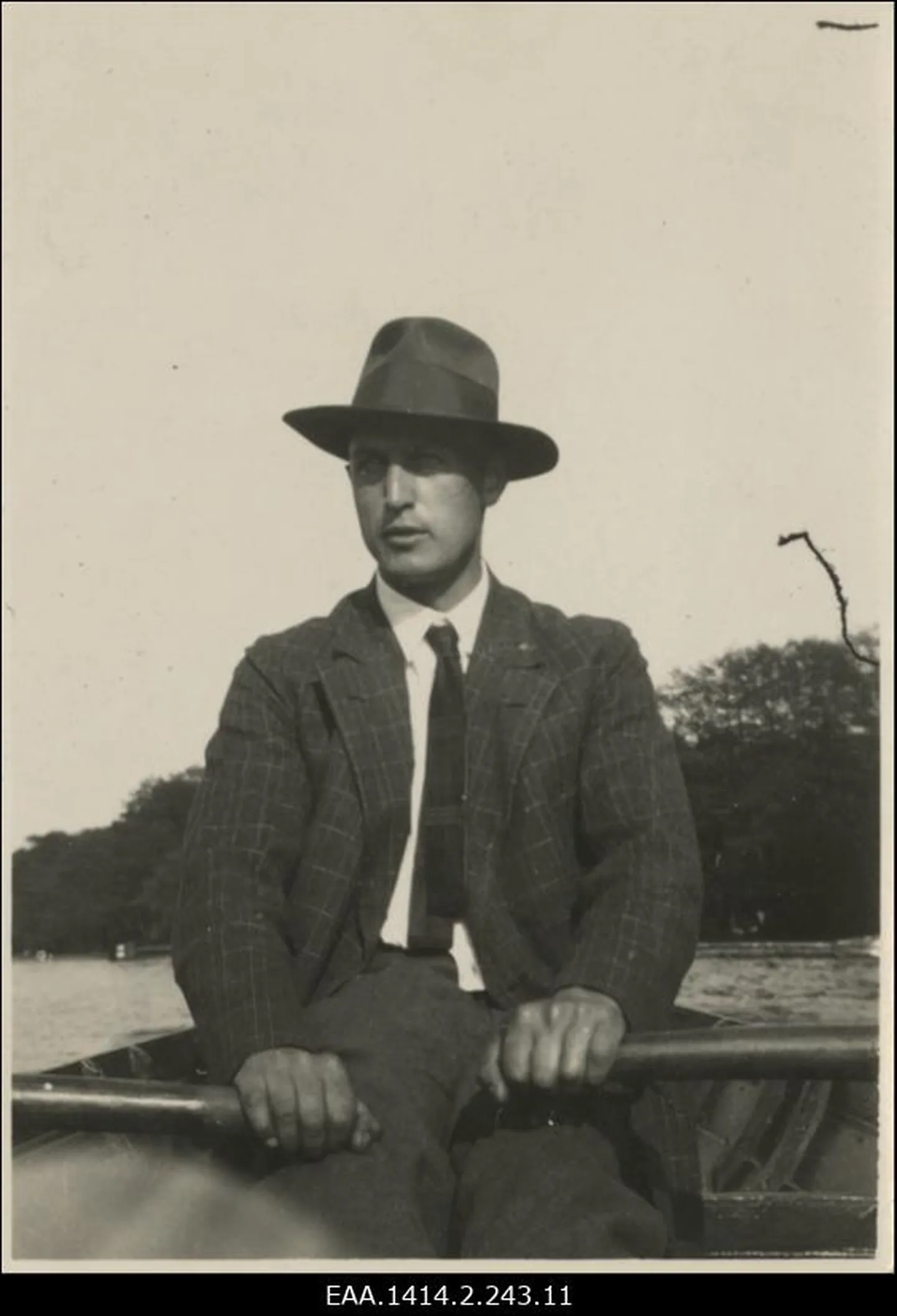 Mees aerutamas, 1930ndad. Pilt on illustreeriv.