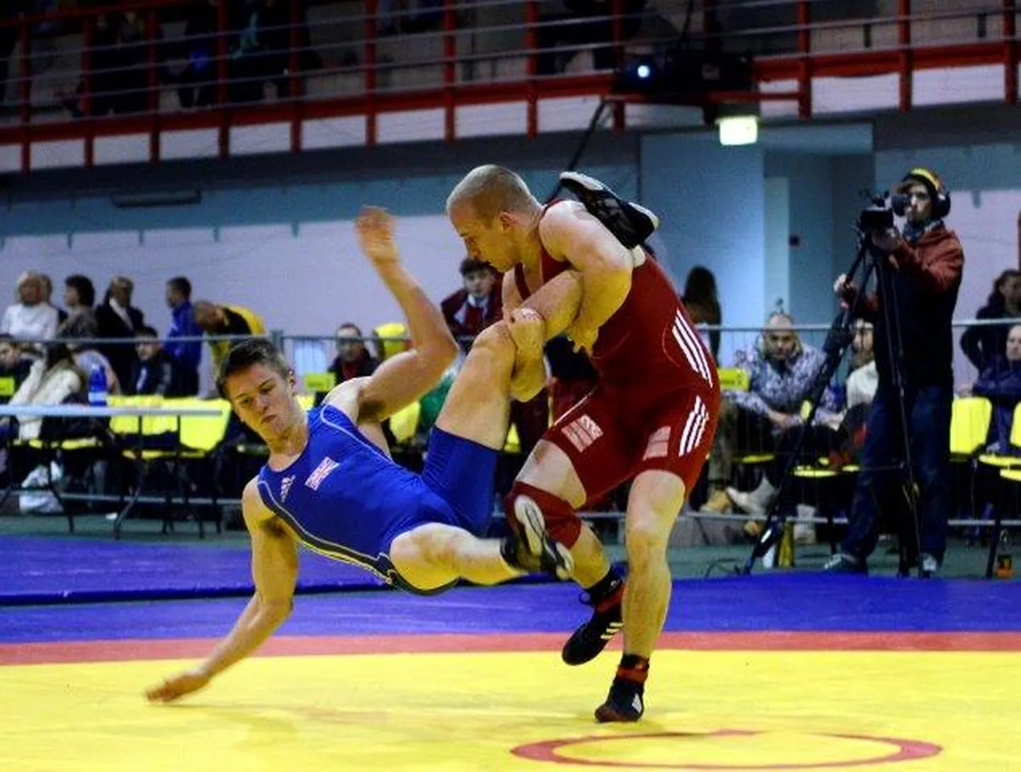 Laupäeval nägi Ahtme hallis sadu haaravaid maadlusmatše 13 riigist pärit sportlaste vahel.