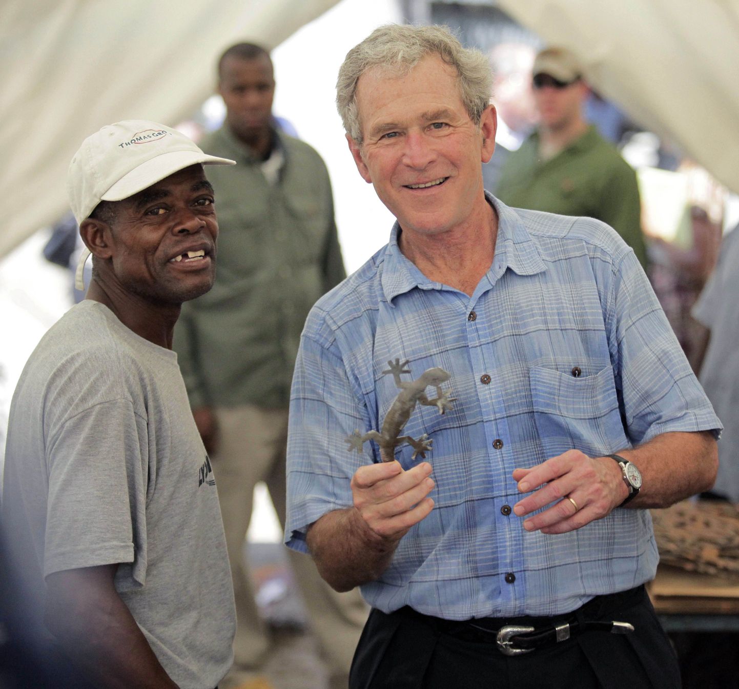 George W. Bush oma eelmisel Haiti visiidil