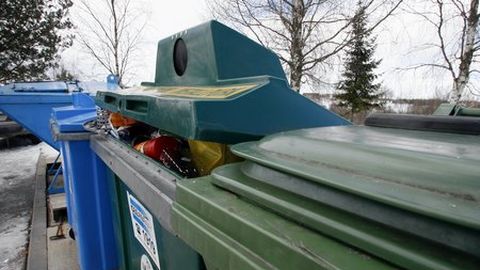 В Хельсинки в мусорном контейнере нашли завернутый в ковер труп эстонца