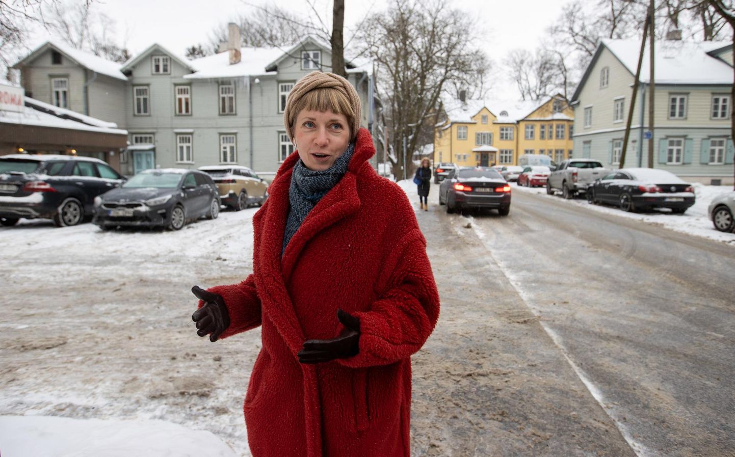 Жительница улицы Татари Мадле Липпус стоит там, откуда в будущем будет осуществлен прорыв бульвара Рявала.