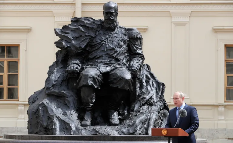 Путин на открытии памятника императору Александру III, Гатчина, 2021 год.