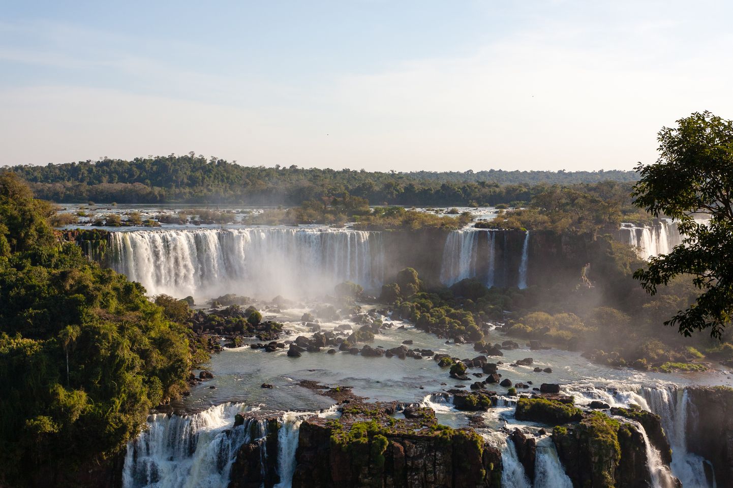 Argentiina ja Brasiilia piiril paiknevad Iguaçu joad.