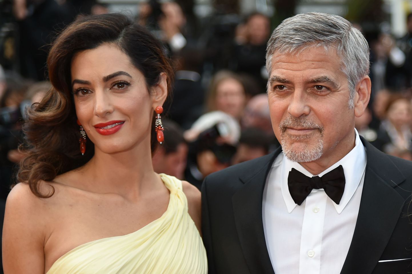George ja Amal Clooney Cannes´is punasel vaibal