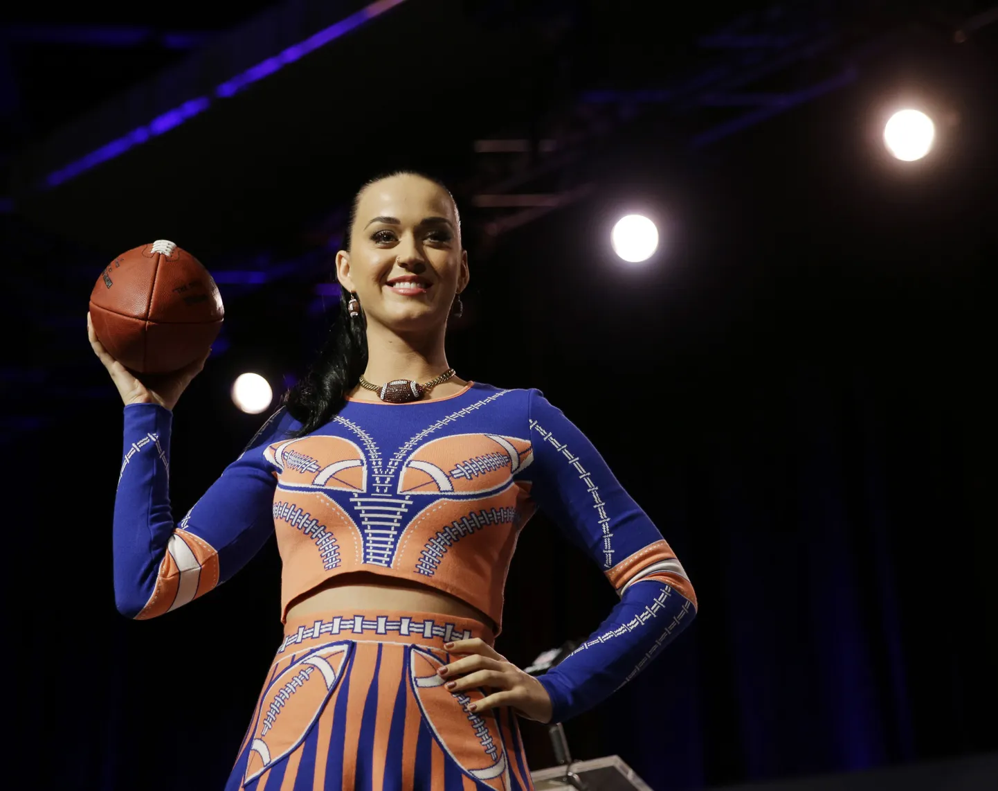 Eesti aja järgi ööl vastu esmaspäeva selgub järjekordne ameerika jalgpalliliiga NFLi võitja, kui Phoenixis on kavas 49. Super Bowl. New England Patriotsi ja Seattle Seahawksi vahelise duelli eel on palju kõneainet pakkunud Patriotsi meeskond, kes finaalipääsu taganud kohtumises Indianapolis Coltsi vastu kasutasid tahtlikult või tahtmatult palle, mis ei olnud vastavalt nõuetele täis pumbatud. Super Bowli eel otsustas antud teemal nalja visata ka vaheajashow’l esinev Katy Perry.
