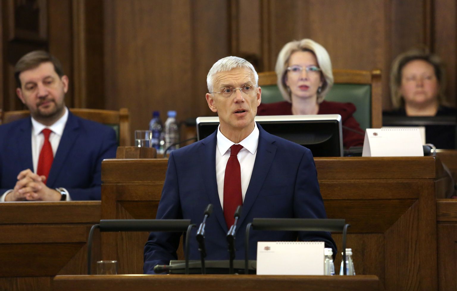 Ministru prezidenta amata kandidāts Krišjānis Kariņš uzrunā klātesošos Saeimas ārkārtas sēdē, kurā notiks balsojums par uzticības izteikšanu viņa izveidotajam Ministru kabinetam.