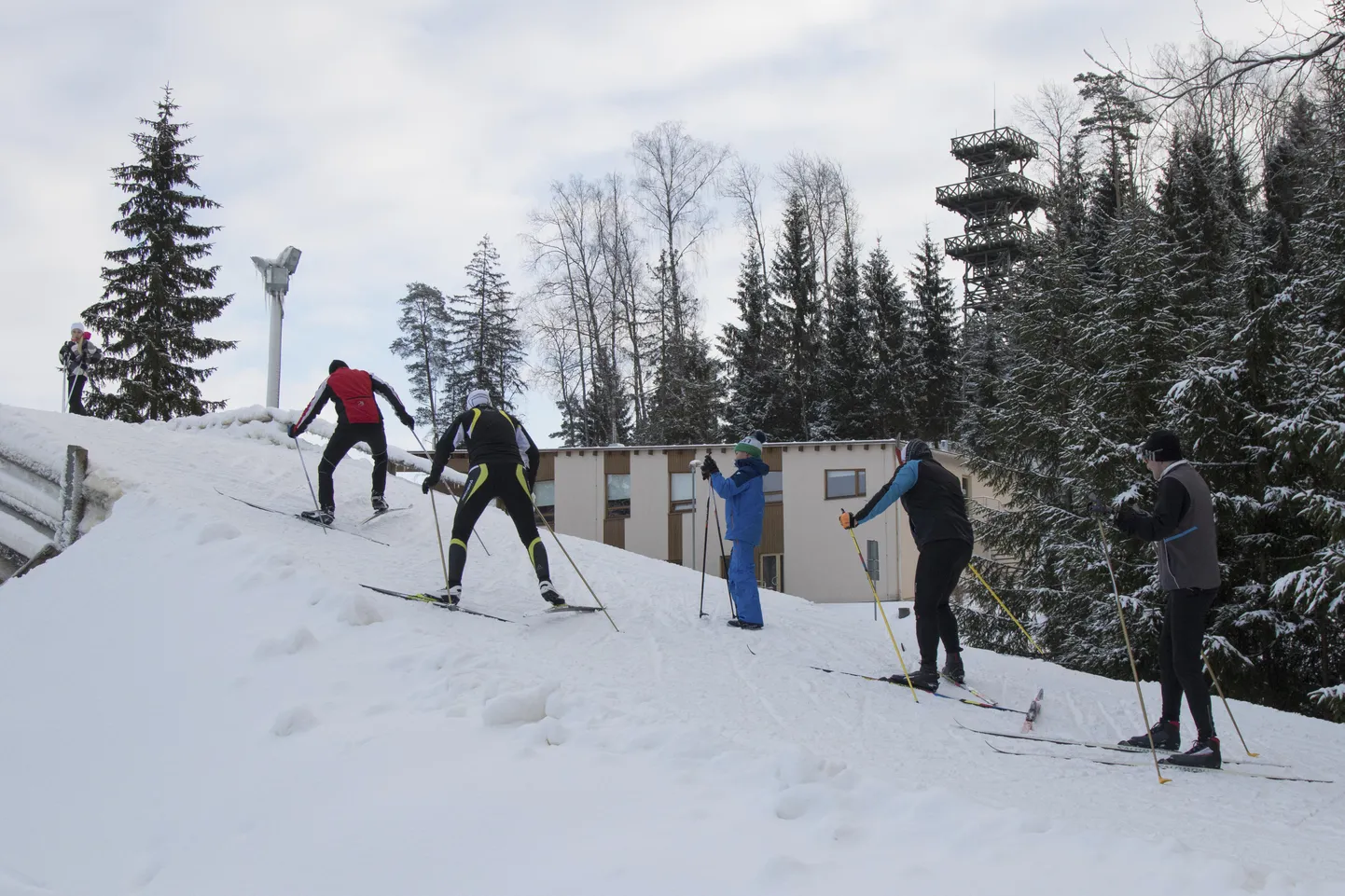 Talimängude üks olulisemaid võistluspaiku on Holstre-Polli vabaajakeskus, kus kahel päeval saab teoks murdmaasuusatamise mõõduvõtt. Heades oludes on võistlejatel kasutada viiekilomeetrine võistlustrass.