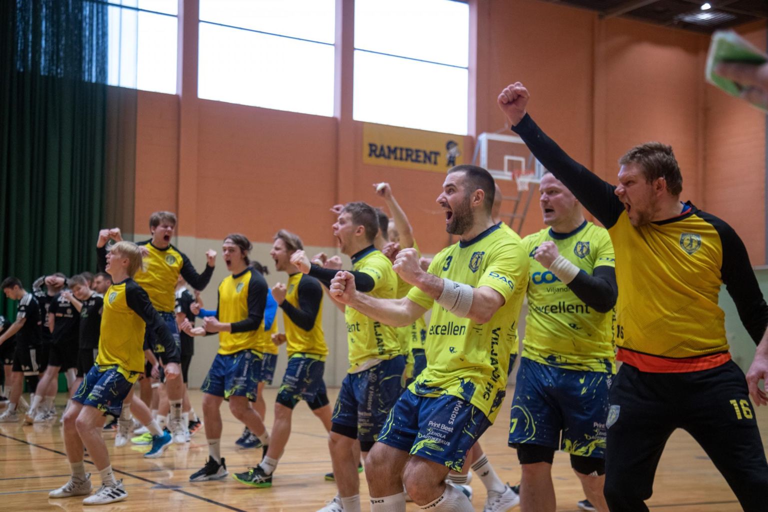 Võidukalt edasi Balti liiga poolfinaali! Laupäeval alistas Viljandi HC kodusaalis
SK Tapa / N.R. Energy meeskonna väga pingeliseks kujunenud veerandfinaalkohtumises, mis kulmineerus seitsme meetri karistusvisetega.