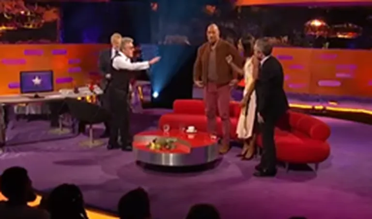 Roger Daltrey lehvitab Naomie Harrisele