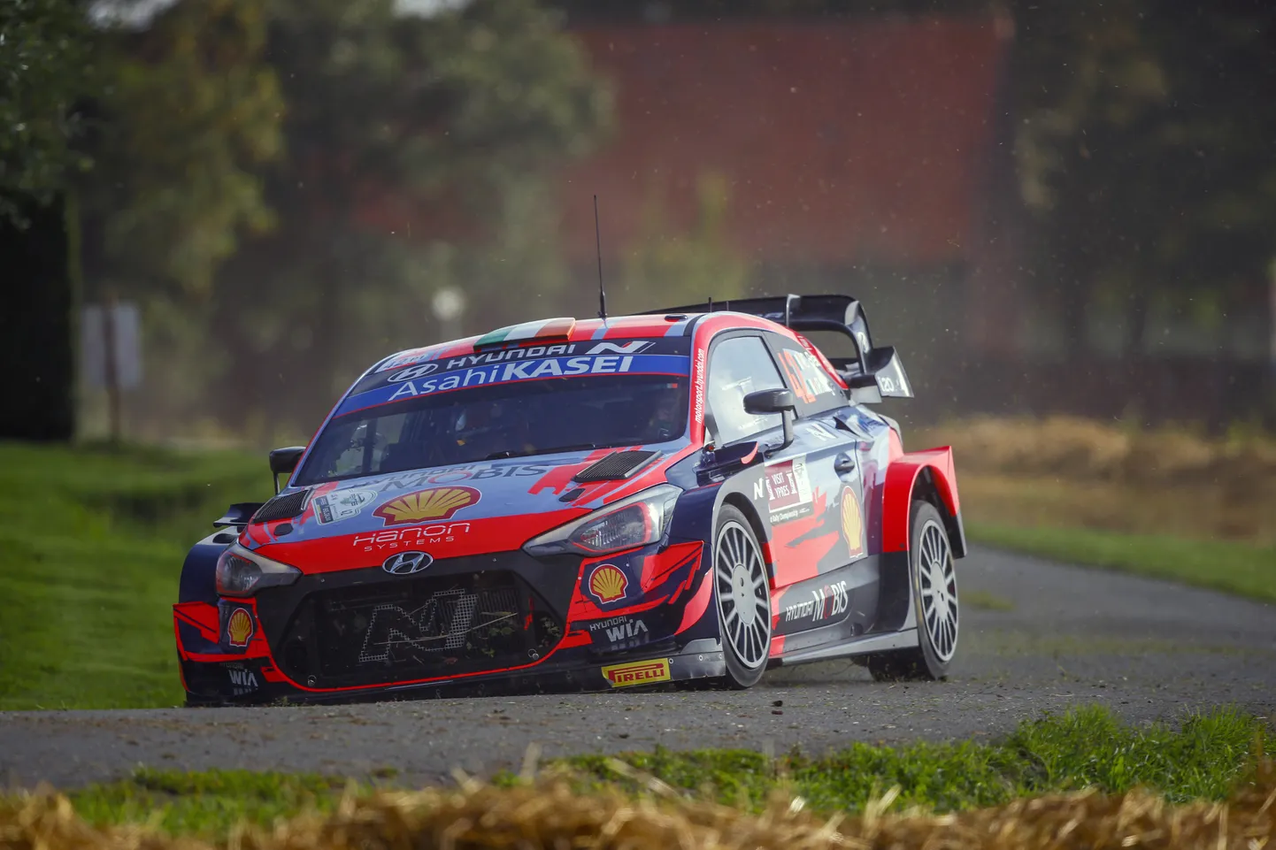 Craig Breen Hyundai i20 Rally1-auto roolis. Kuigi kevadel Horvaatia rallieelsel testisõidul õnnetuses hukkunud Breen ei saanudki karjääri jooksul Iirimaa MM-rallil sõita, siis võib saareriigi ralli saada kahe aasta pärast koha MM-kalendris.