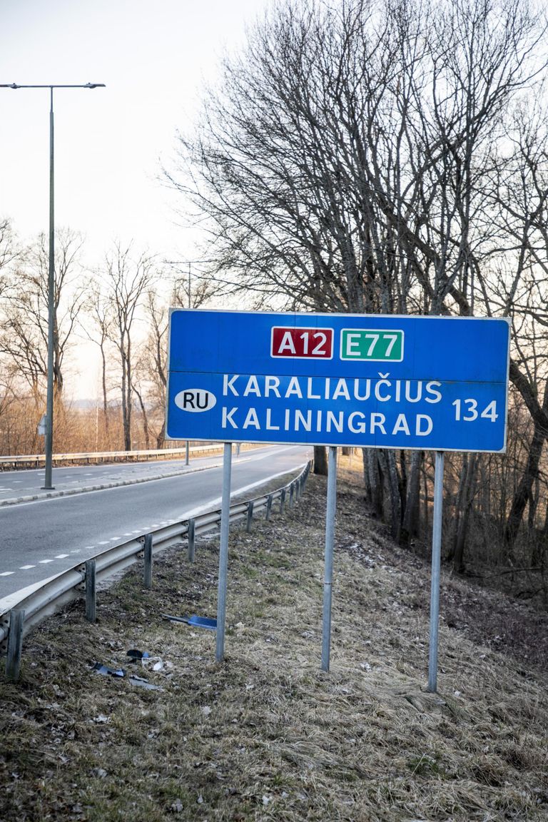 До обращения депутатов Сейма в Литве были установлены вот такие дорожные знаки.