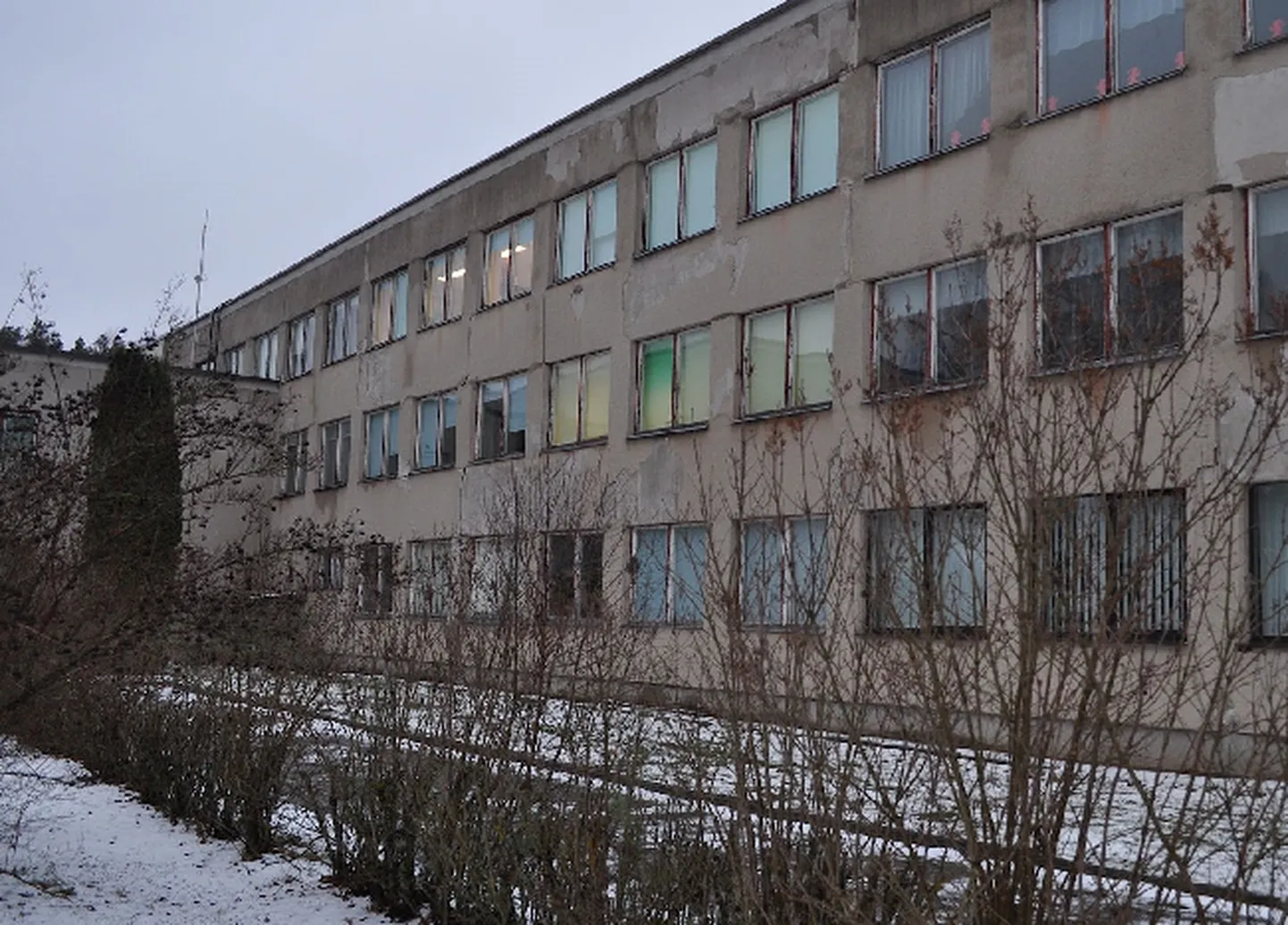 Lina tänava koolimaja on väsinud nii seest kui väljast. Seda pole ammu remonditud.
