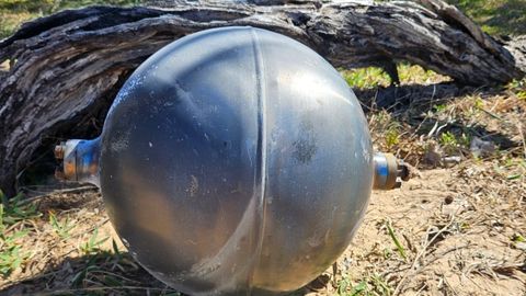Austraalia rannikule uhuti müstilised metallkerad – kas kosmosest?
