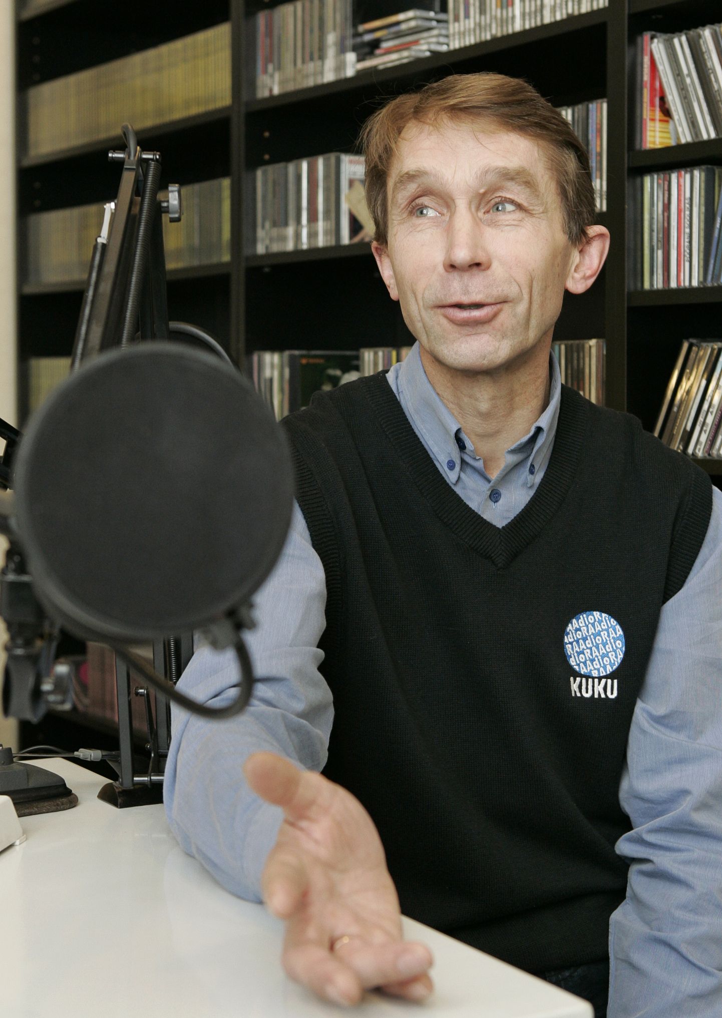44 AASTAT RAADIOTÖÖD: 1976. aasta 2. aprillil oli Vikerkajas eetris praeguse Kuku raadio toimetaja Madis Ligi esimene lugu.