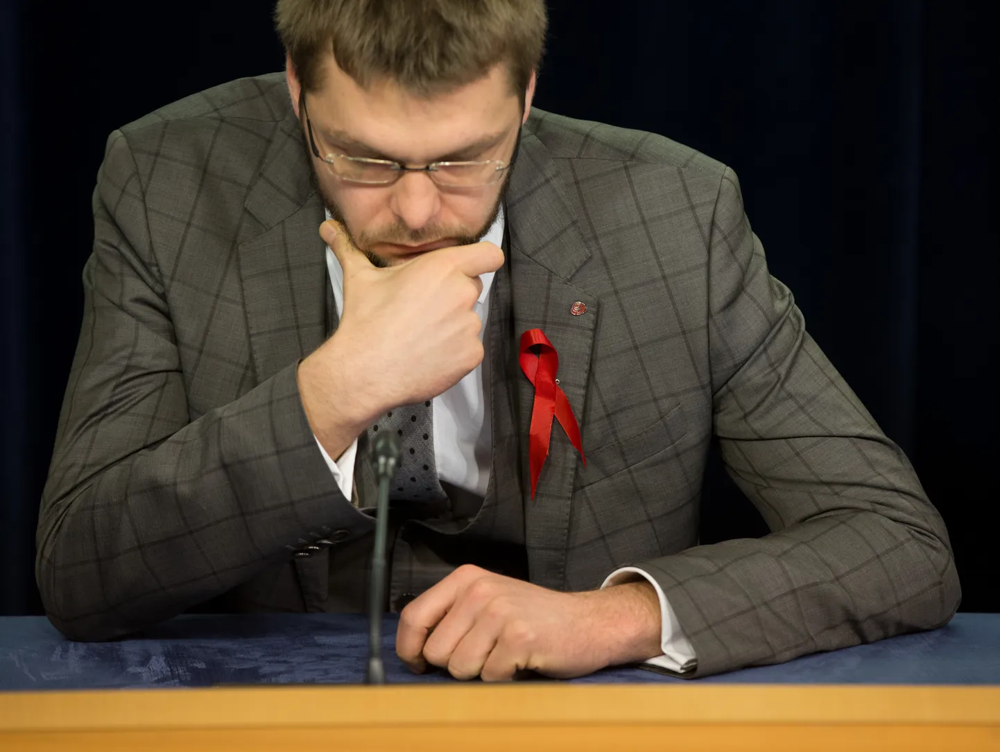 Mõtlik Jevgeni Ossinovski.