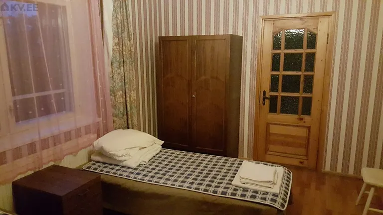 Комната в Нымме за 9 евро в сутки. По 4.50 с носа.