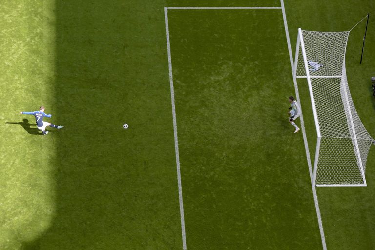 Antoine Griezmann penaltit löömas