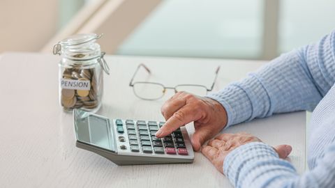 Valdībā skatīs ziņojumu par izdienas pensiju sistēmas reformu