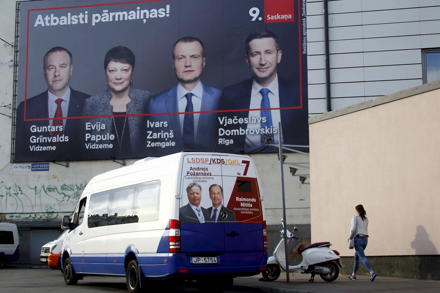 Valimisreklaam Riia tänaval.