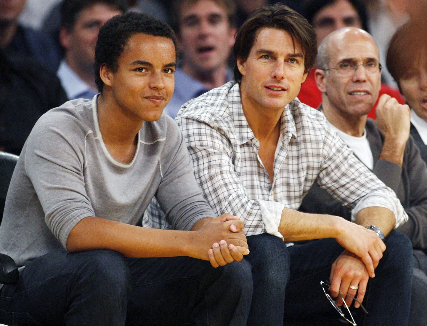 Näitleja Tom  Cruise ja poeg Connor Anthony Kidman Cruise 2010. aastal korvpallimängul.