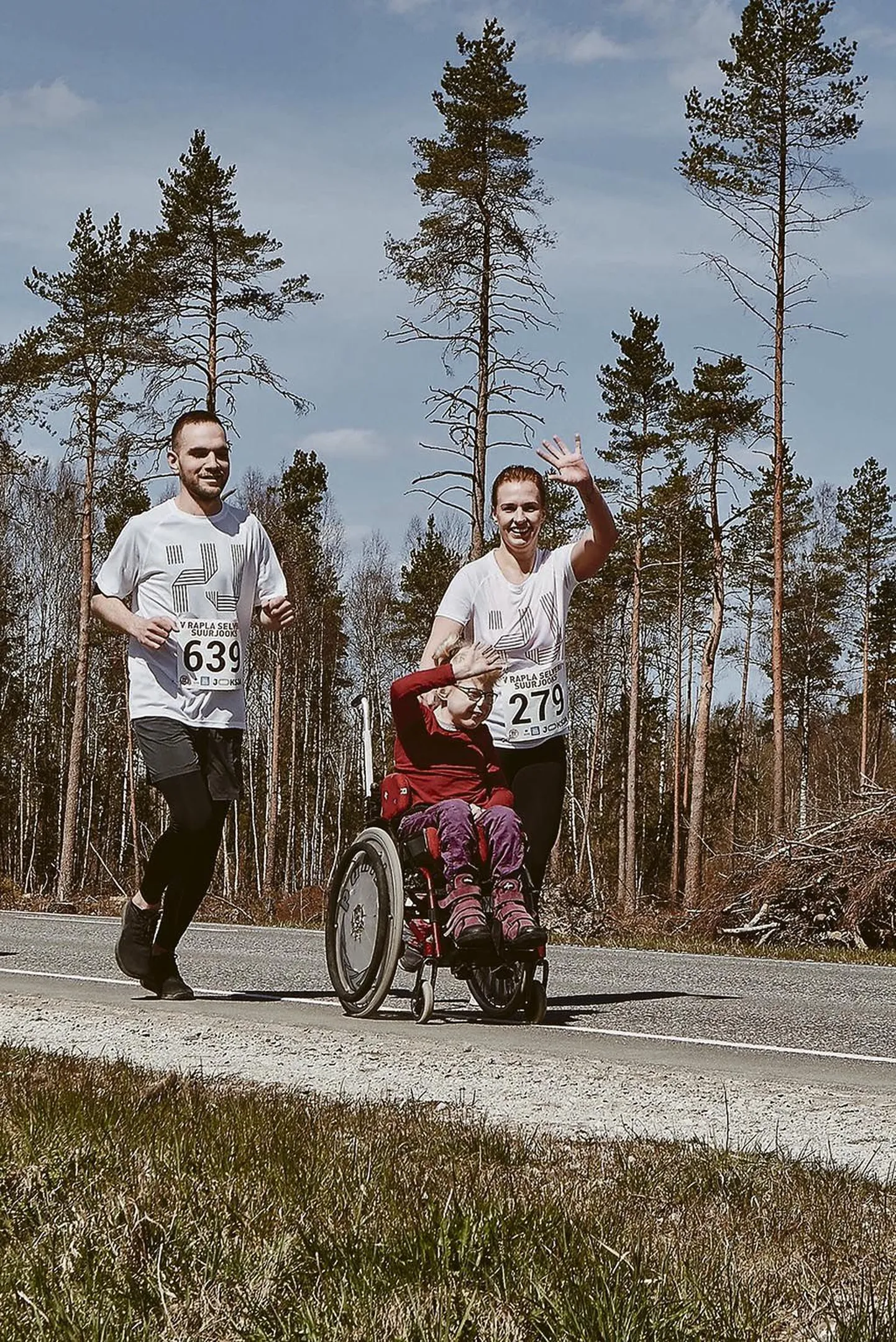 Astrid liikus jooksjatega Selveri linnajooksudel kaasa.