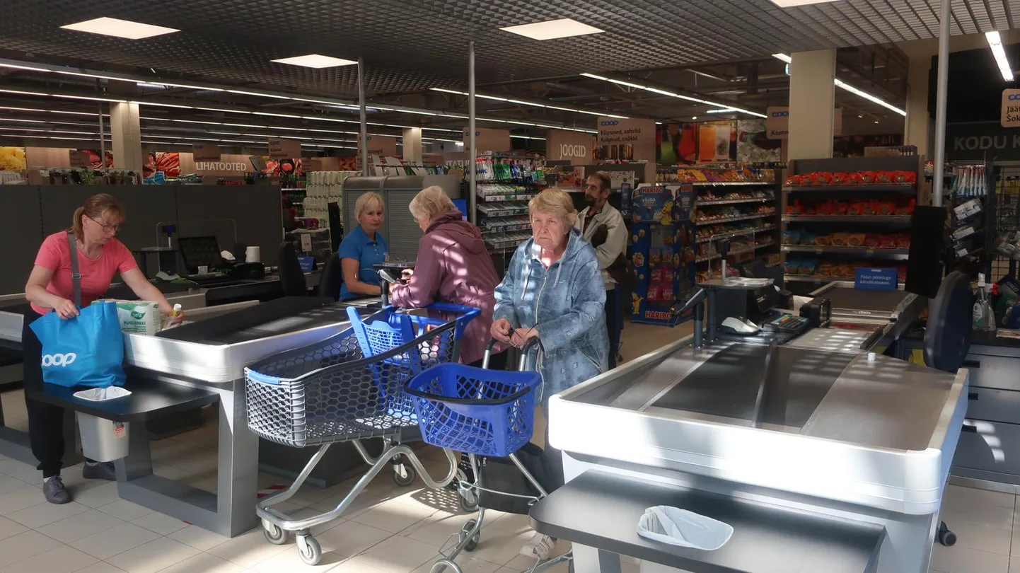 Tavakassasid on Edu keskuse poes varasema kuue asemel kolm, samas polnud varem nutikassat.