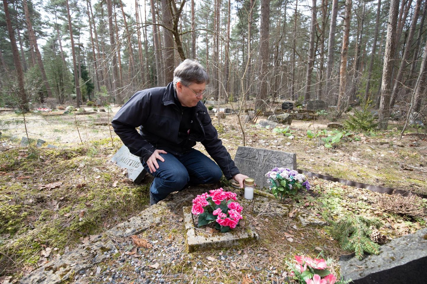 Heiki Koov soovib, et Aleksander Trilljärve haual oleks uhkem tähis.
