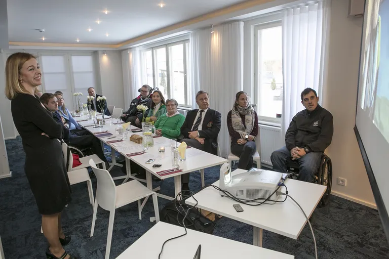 Parapurjetamise ümarlaud. Esiplaanil Külli Haav