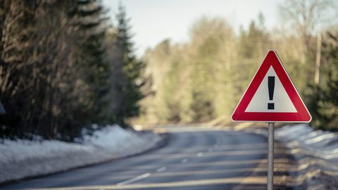 Pie Vecpiebalgas noteiks ātruma ierobežojumus saistībā ar defektu autoceļa segumā