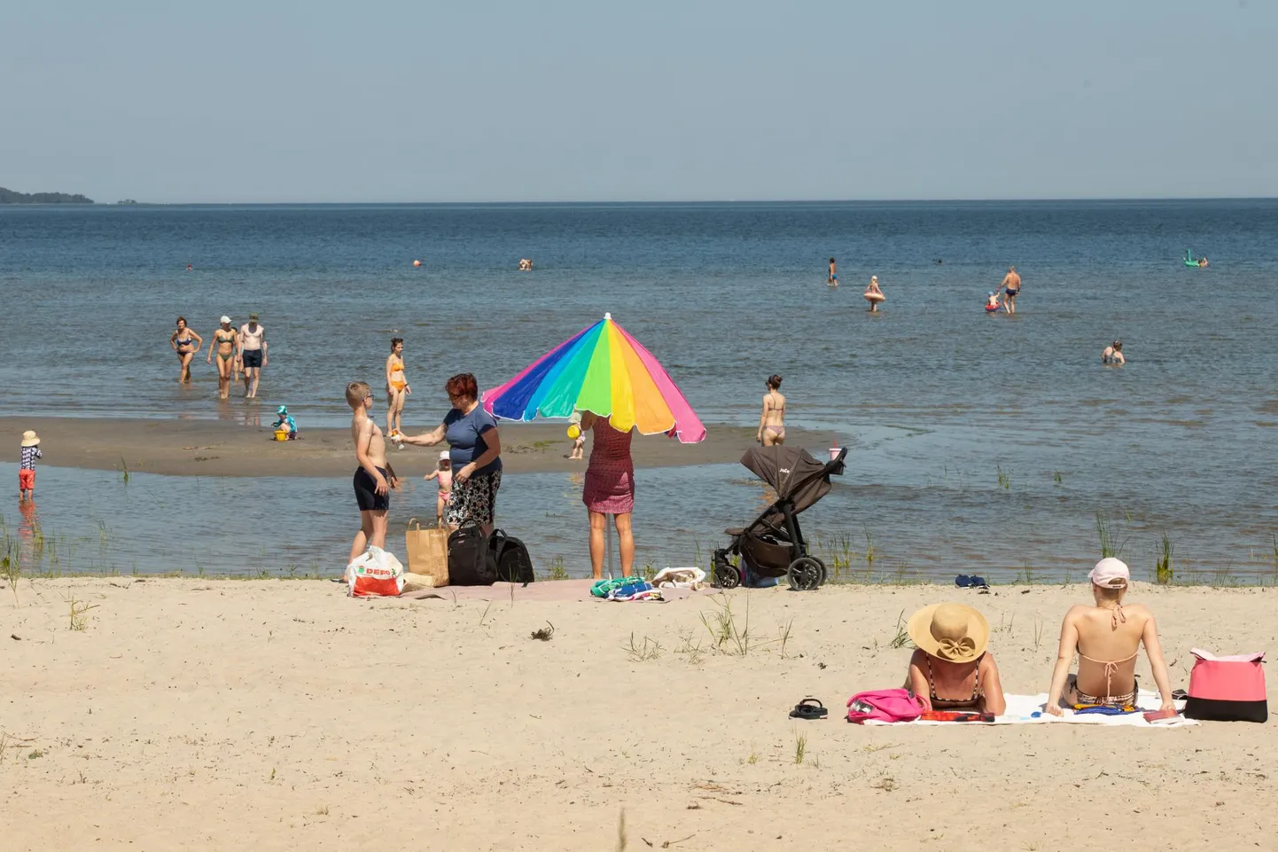 Suvitajad Võsu rannas.