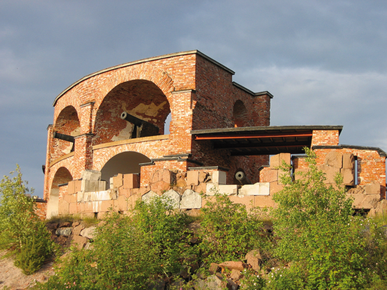 Руины крепости Бомарсунд./ Фото: http://www.bomarsund.ax/en