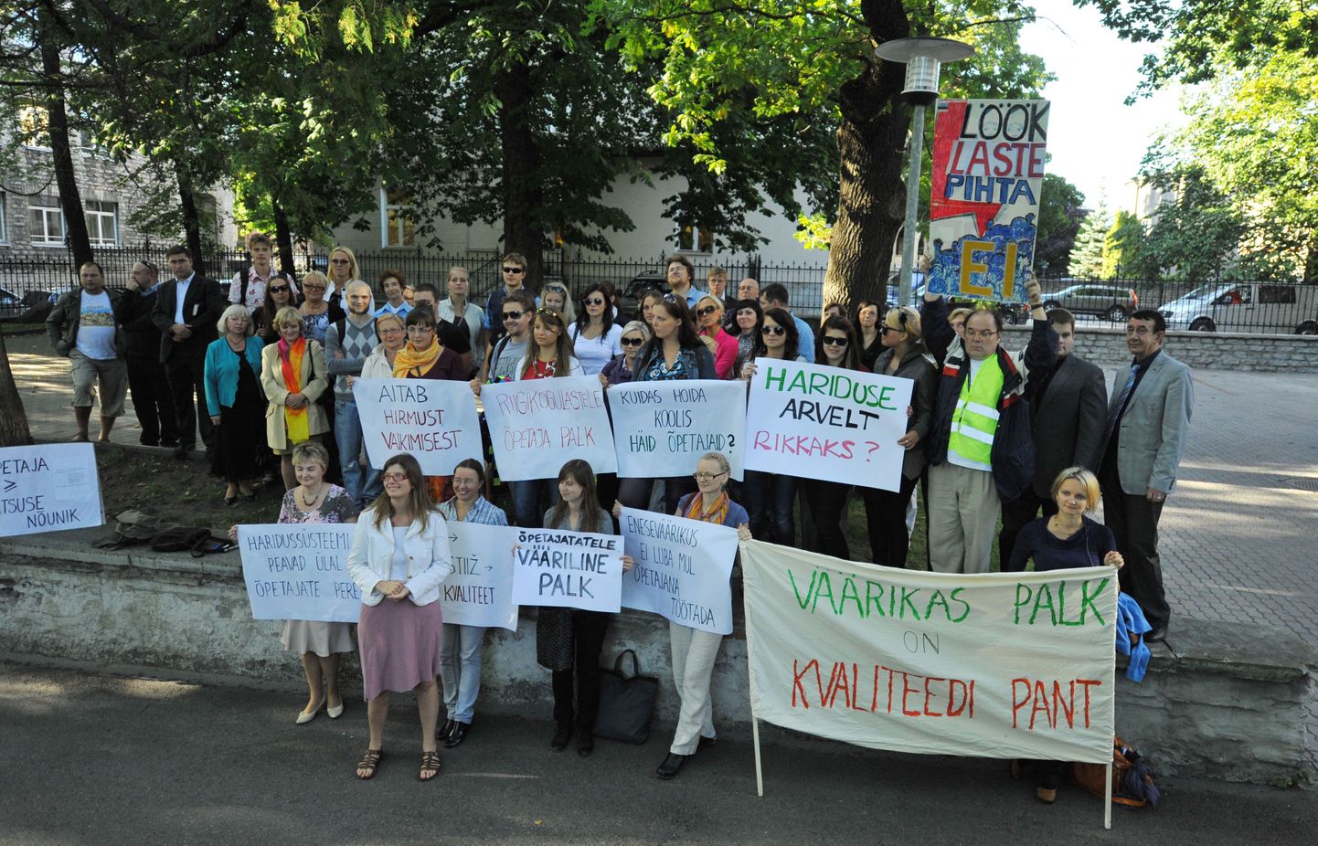 Õpetajate palgatõusu teemaline meeleavaldus Tallinnas 5. septembril.