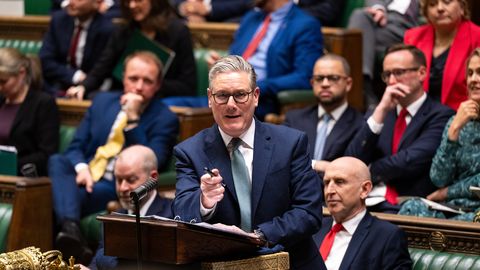 Lielbritānijas parlaments apstiprina likumprojektu, kas ar laiku pilnībā aizliegs cigaretes