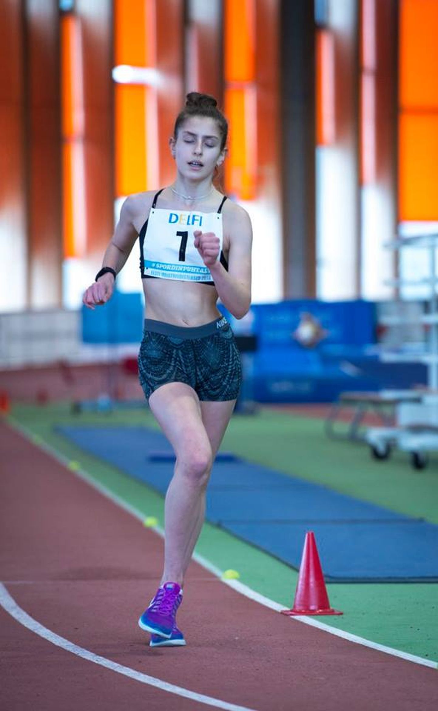 Pühapäeval toimunud Eesti meistrivõistlustel võitis 15aastane Jekaterina Mirotvortseva naiste 3000 meetri käimises kindla esikoha. 
MARKO MUMM/kergejõustikuliit