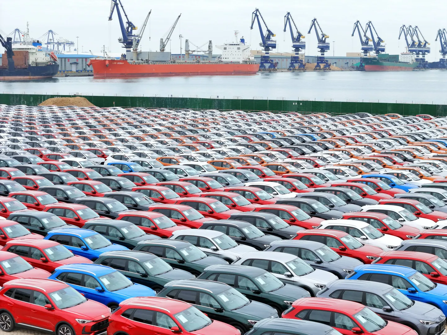 Hiinas valmistatud autod on pandud eksportimiseks kokku Yantai sadamas Shandongi provintsis 21. oktoobril 2024.