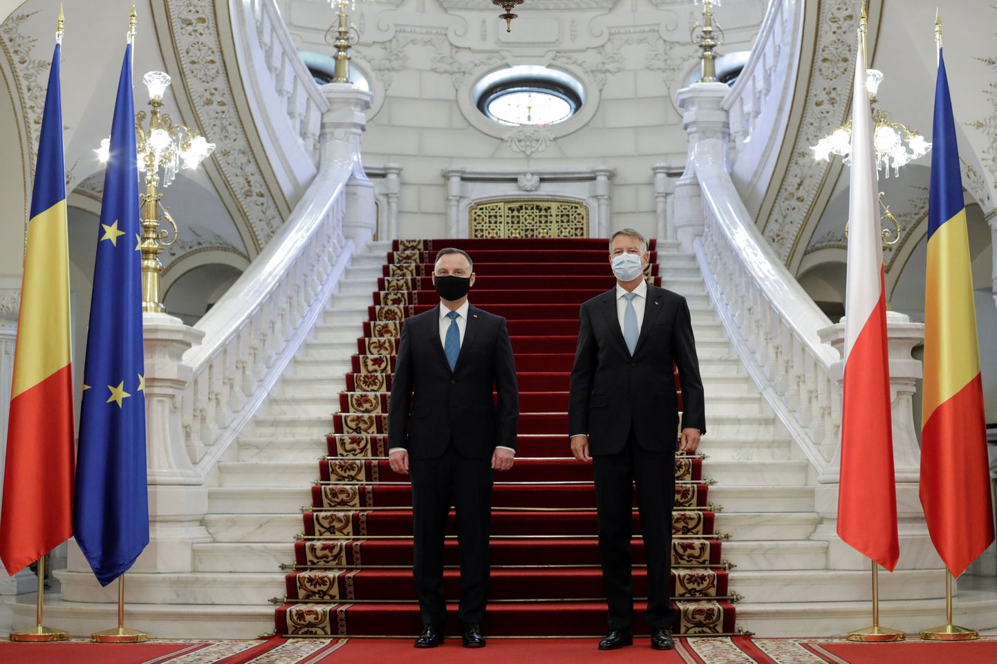 Rumeenia president Klaus Iohannis ja tema Poola kolleeg Andrzej Duda enne Bukaresti Üheksa tippkohtumist.