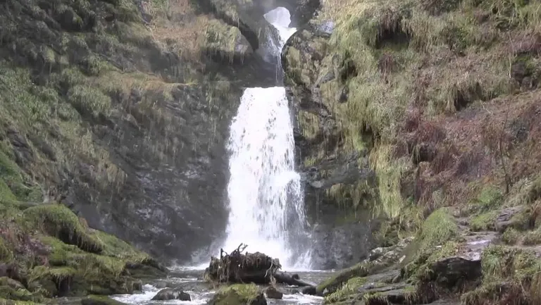 Walesi Pistyll Rhaeadri juga