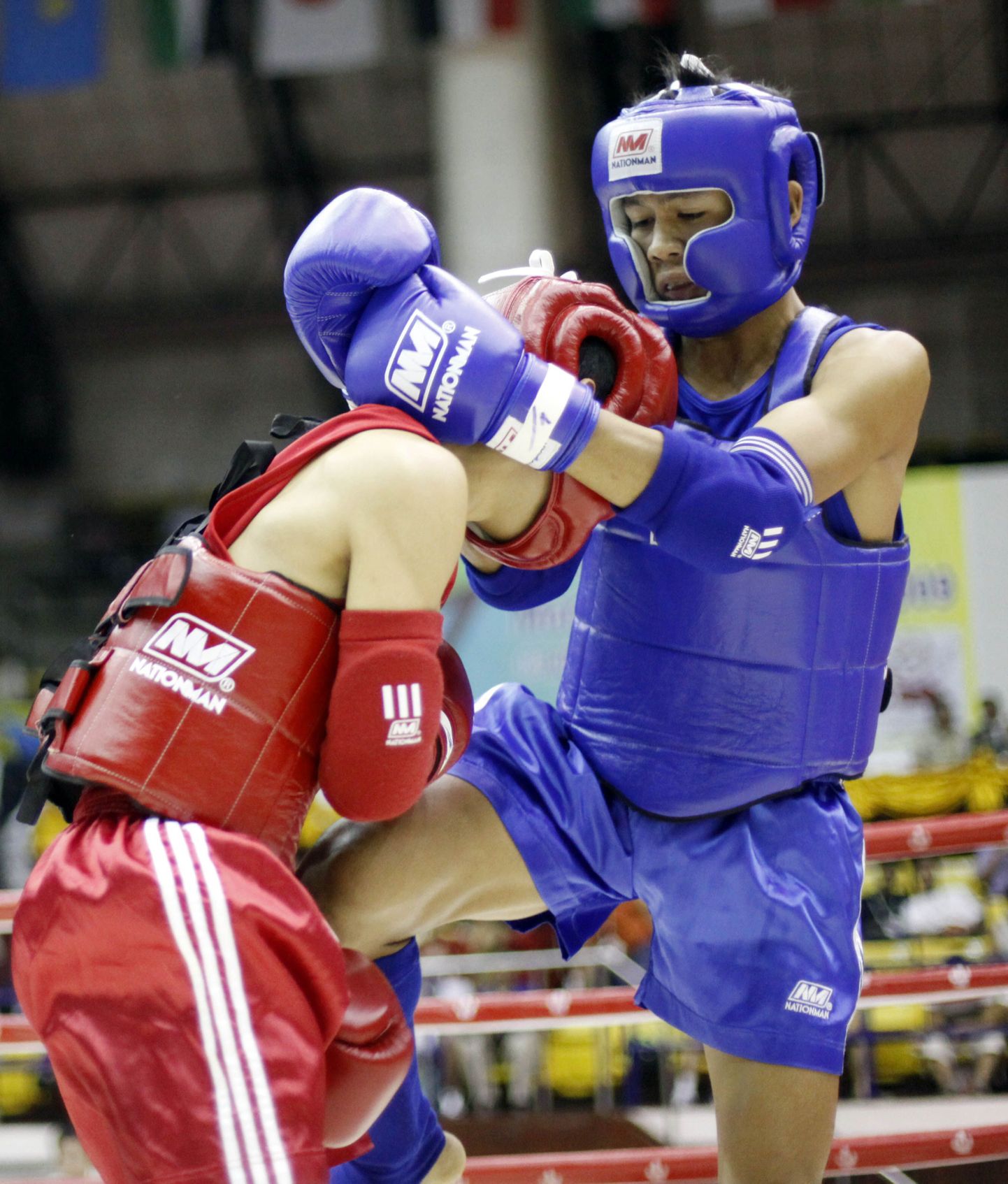 Muay Thai võistlus. PILDIL ON ILLUSTREERIV TÄHENDUS. K-1 võitlus koosneb erinevate võitluskunstide elementidest.