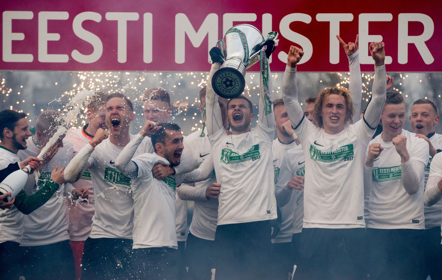 FC Flora sai laupäeval kätte klubi ajaloo 11. Eesti meistritiitli. Eelmine meister FC Infonet paneb pillid kotti ja annab väärtust omavad varad FC Levadia käsutusse.
