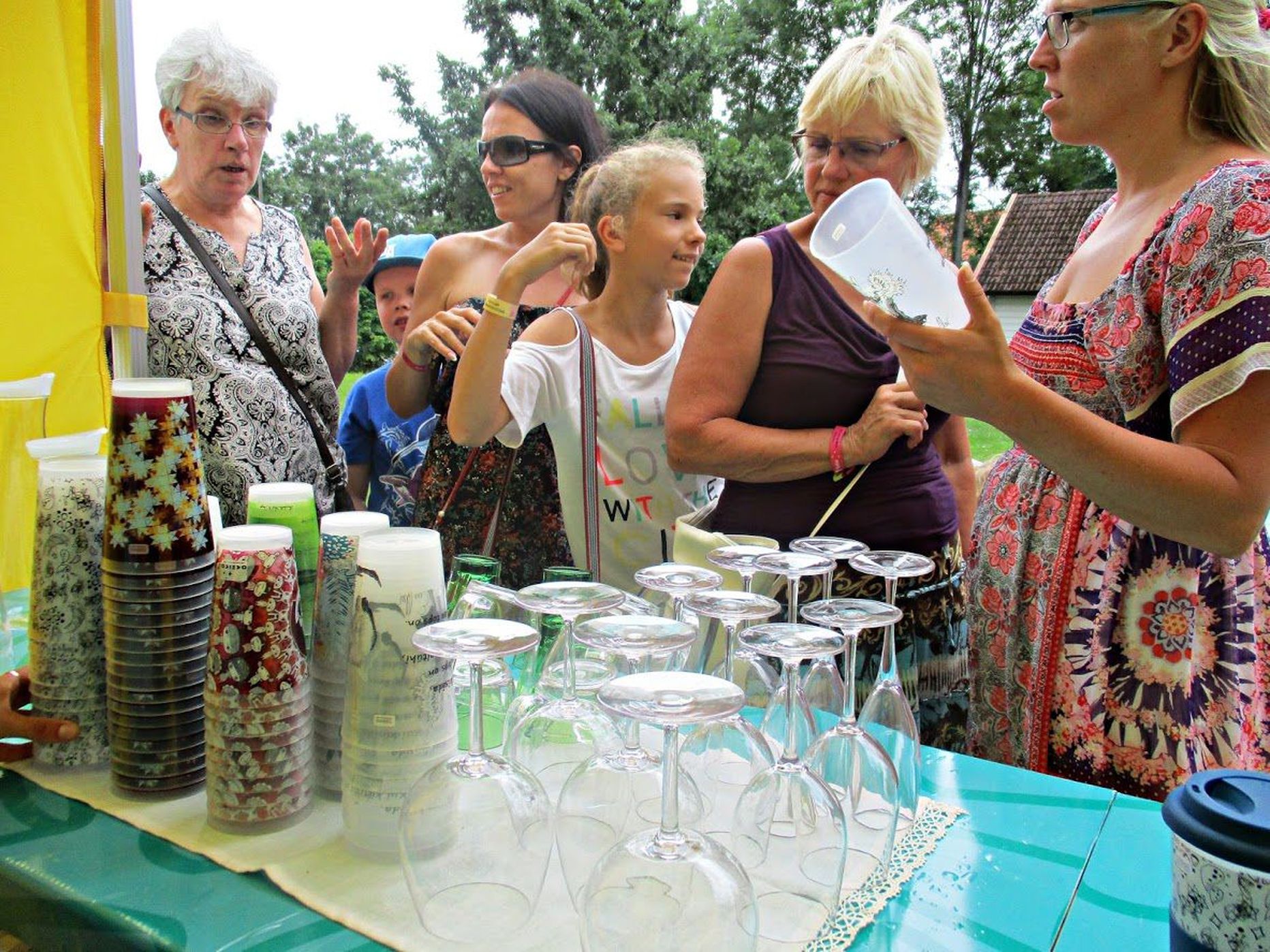 Nelja päeva jooksul jagati Viljandi festivalil inimestele üle tuhande pestava topsi.