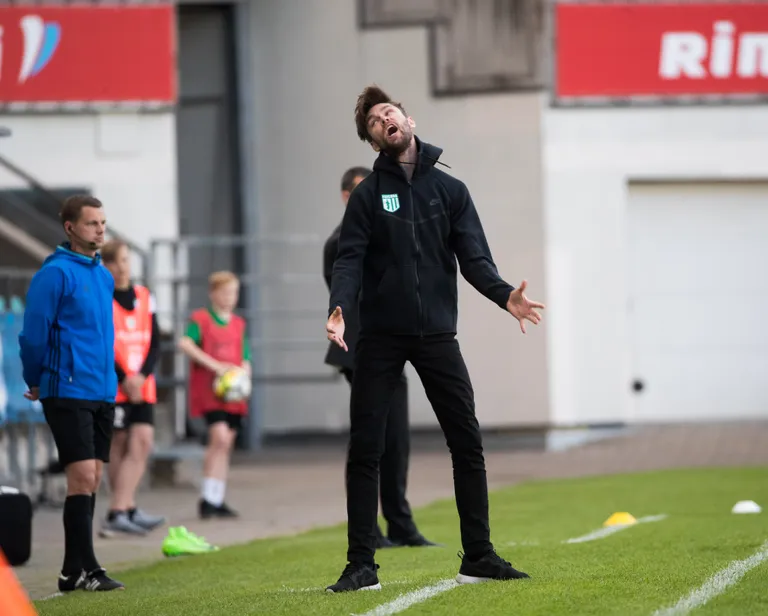 FC Flora peatreener Jürgen Henn.