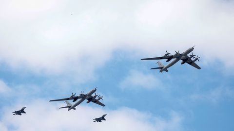 Подозрительно: Россия переместила треть своих бомбардировщиков