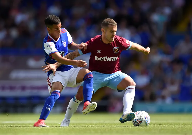 Jack Wilshere (punases) vahetas Londoni Arsenali särgi West Ham Unitedi vastu.