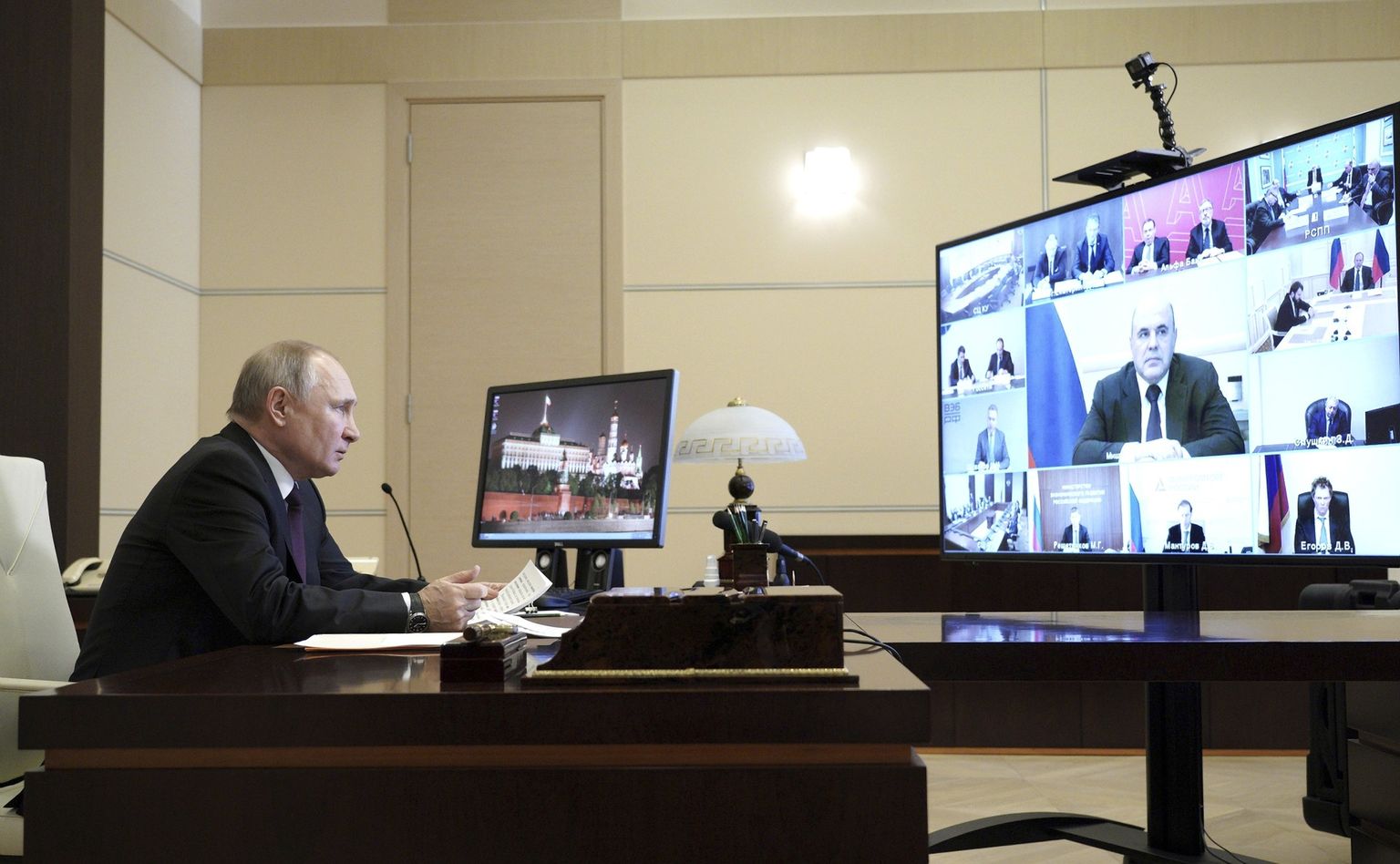 Vene president Vladimir Putin videokonverentsi pidamas.