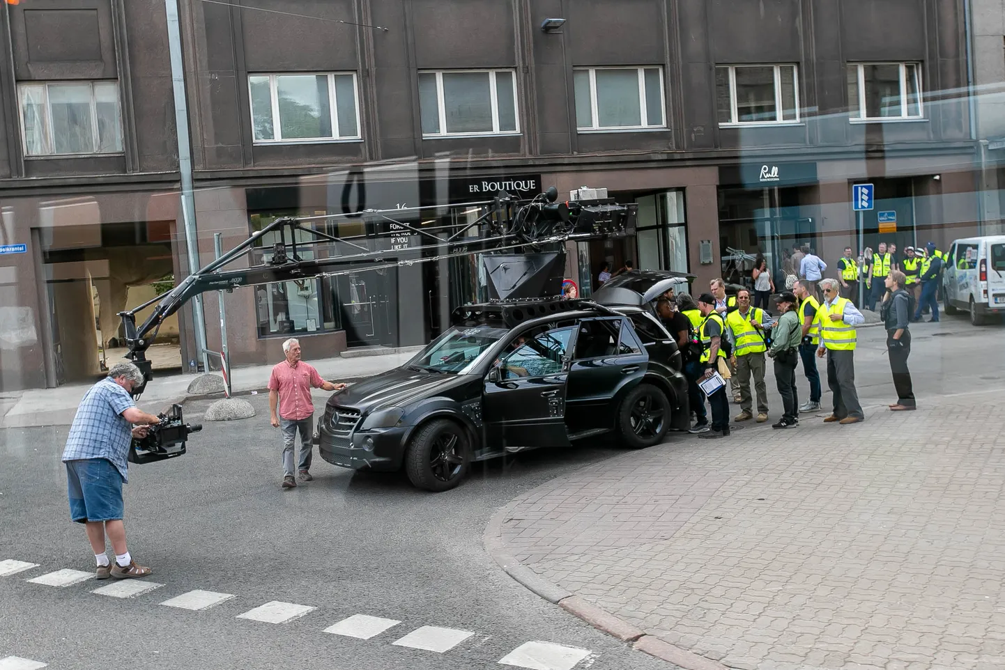 Filmi "Tenet" võtted Pärnu maanteel.
