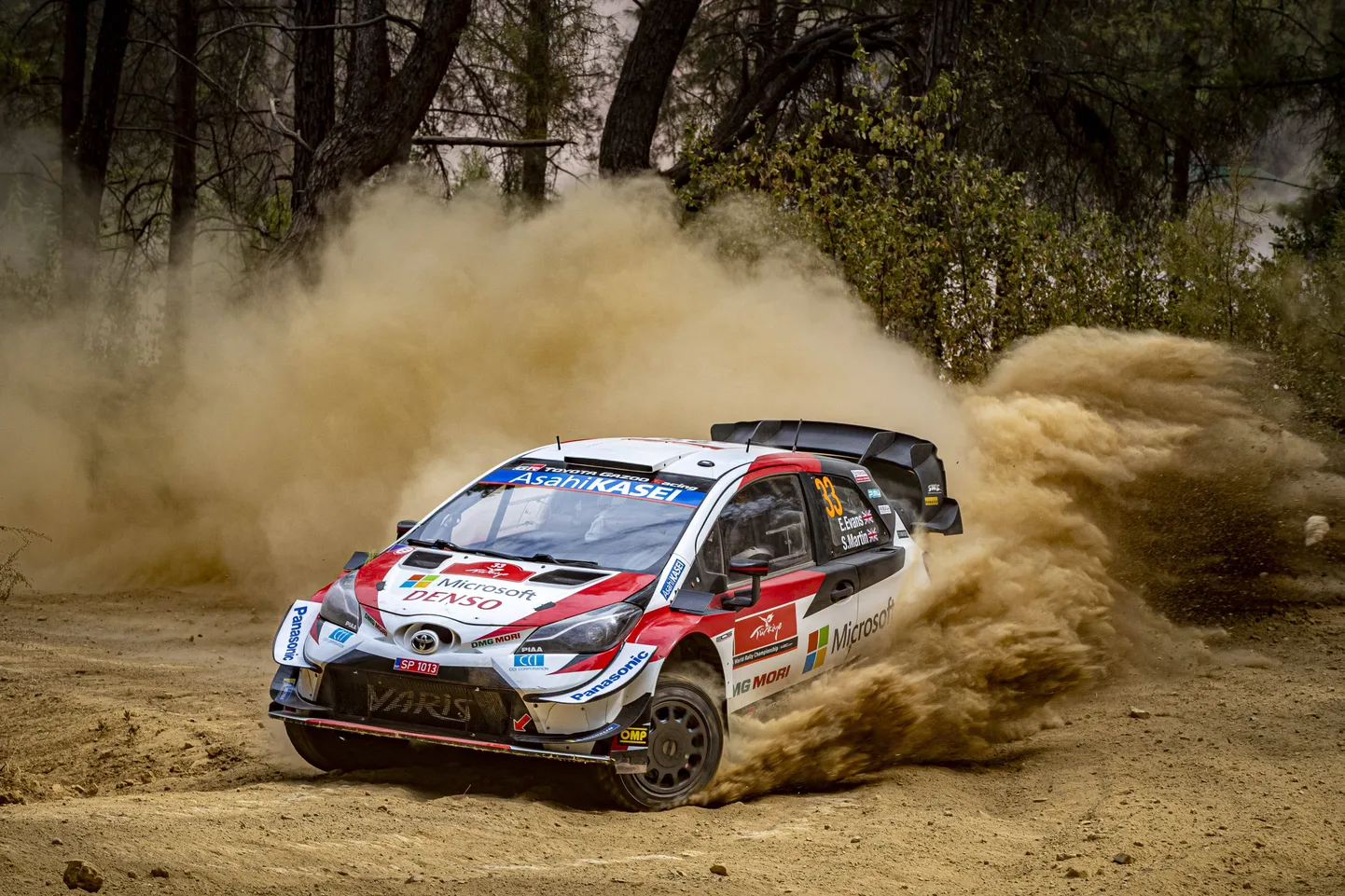 Elfyn Evans ja Scott Martin Türgi teedel.