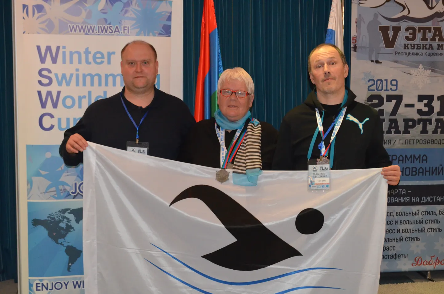 Karjalas Tartu au üleval hoidnud Tartu talisuplejad: Risto Mets (vasakult), viis medalit võitnud Malle Elvet ja ühe medali võitnud Mart Nöps.