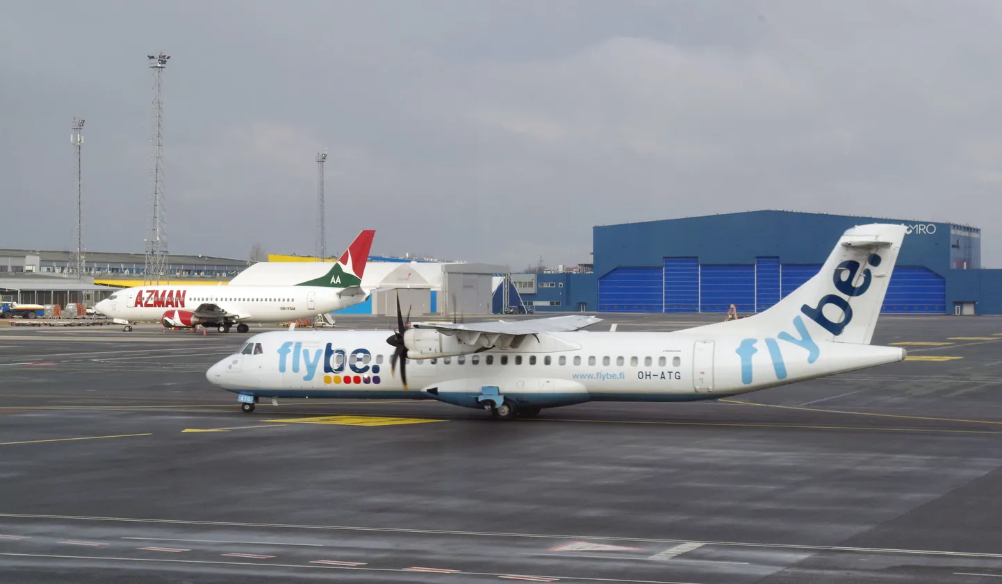Flybe lennuk Tallinna lennujaamas.